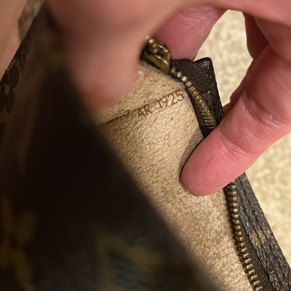 Sold✅Louis Vuitton Toiletry Pouch - Picture 10 of 11